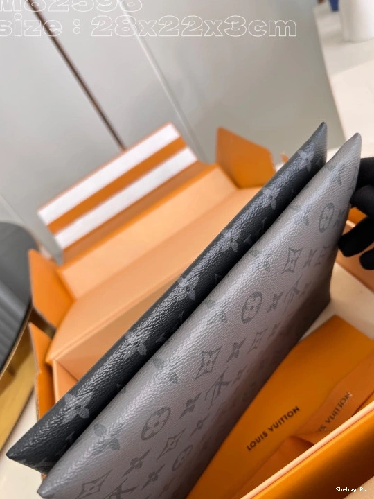 VUITTON S-LOCK POCHETTE LOUIS 0725